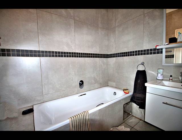 3 BEDROOM SECTIONAL TITLE FOR SALE IN POMONA